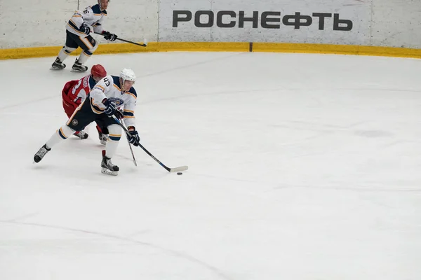 Match de hockey au Palais de Glace Vityaz — Photo