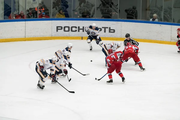 Match de hockey au Palais de Glace Vityaz — Photo