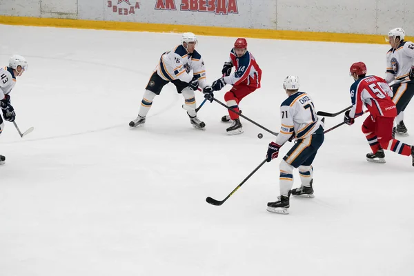 Match de hockey au Palais de Glace Vityaz — Photo