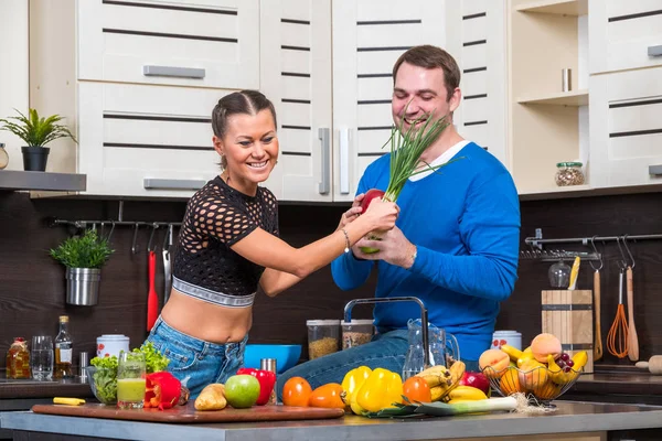 Young couple having fun in the kitchen — Stock Photo, Image