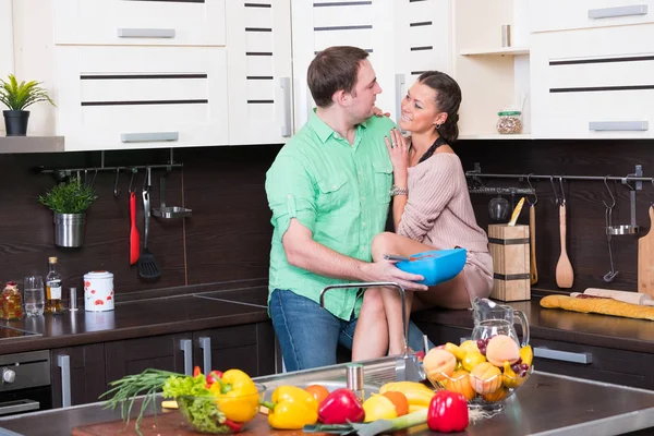 Young couple having fun in the kitchen — Stock Photo, Image