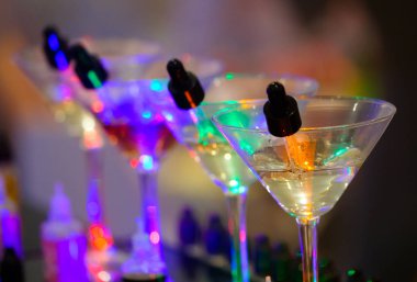 Test etmek için farklı tatlar ile gözlük