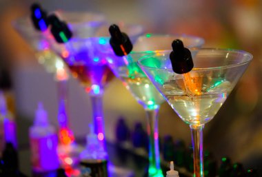 Test etmek için farklı tatlar ile gözlük