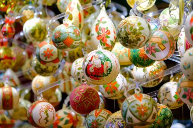 Noel topları piyasada satışa