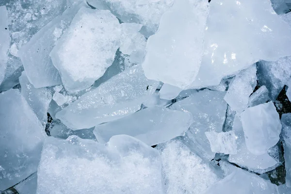 Blocs de glace congelés sur la plage — Photo