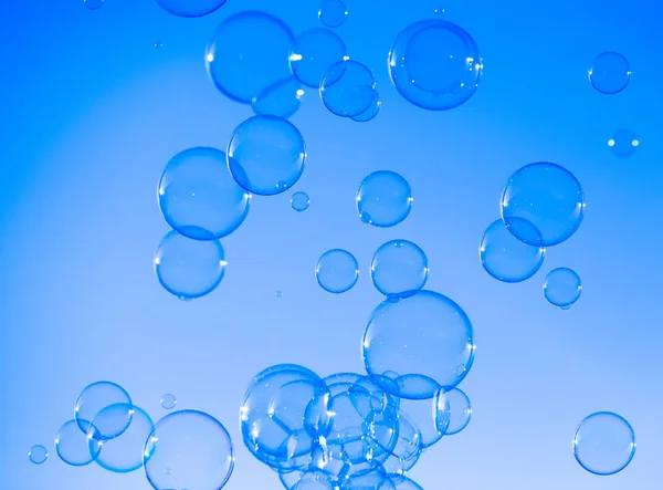 Мыльные пузыри в воздухе — стоковое фото