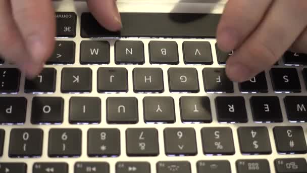 Male hands typing on a laptop keyboard — Stock Video