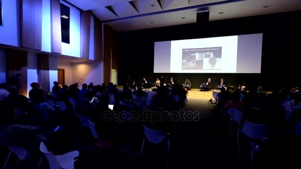 Le persone frequentano Inspace Forum 2017 — Video Stock