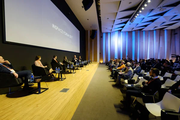 La gente asiste al Foro Inspace 2017 — Foto de Stock