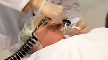 Oksijen peeling yordamı gösteri