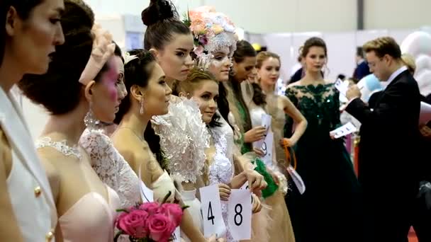 Stiliștii participă la concursul de machiaj de nuntă — Videoclip de stoc