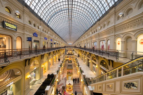 Interieur van de mall kauwgom op het Rode plein schemering tijde — Stockfoto