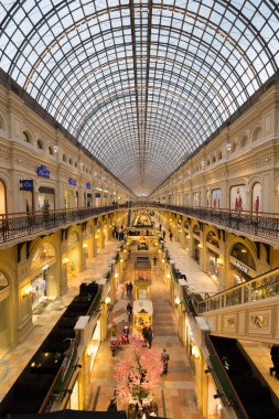 Kızıl Meydan sakız çarşıda alacakaranlıkta zaman iç