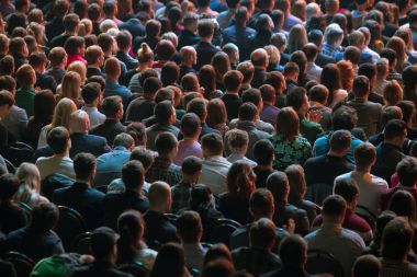 İzleyici olarak konferans salonu