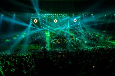 Işık gösterisi başlamadan önce Konferansı