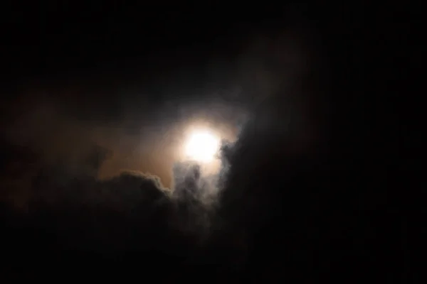 Soluppgång i molnen på Krim — Stockfoto