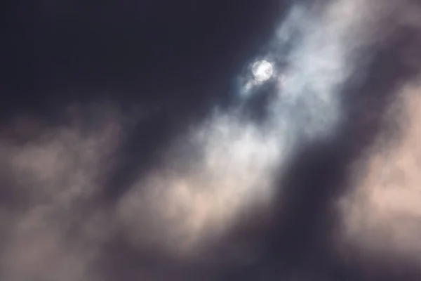Zonsopgang in de wolken op Crimea — Stockfoto