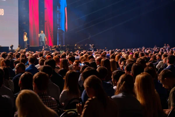 Publikum im Konferenzsaal — Stockfoto