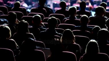İzleyici olarak konferans salonu