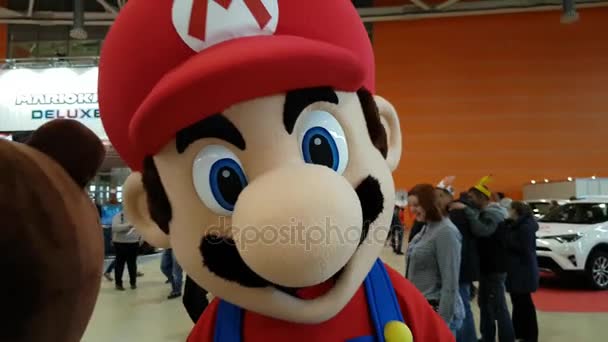 Grande figura del personaggio del gioco Mario — Video Stock