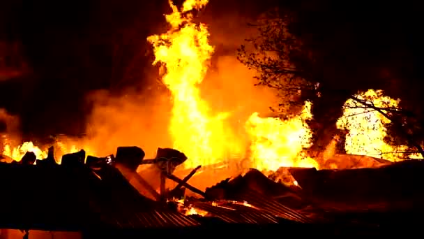 Incêndio no armazém industrial — Vídeo de Stock