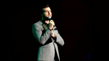 Ünlü Rus şovmen Ivan Urgant sinerji küresel Forumu'nda gerçekleştirir