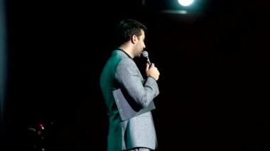 Ünlü Rus şovmen Ivan Urgant sinerji küresel Forumu'nda gerçekleştirir