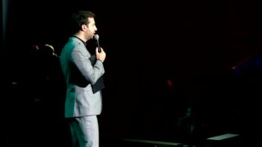 Ünlü Rus şovmen Ivan Urgant sinerji küresel Forumu'nda gerçekleştirir