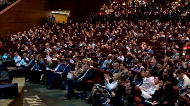 Publikum im Konferenzsaal — Stockvideo