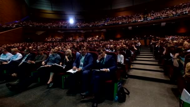 Publiken på konferenshall — Stockvideo