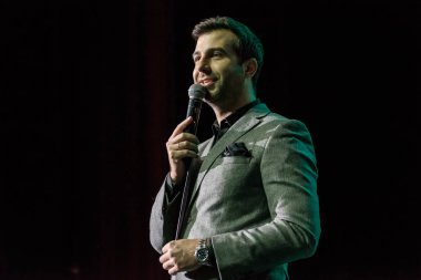 Ünlü Rus şovmen Ivan Urgant sinerji küresel Forumu'nda gerçekleştirir