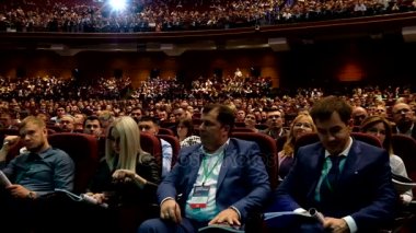 İzleyici olarak konferans salonu