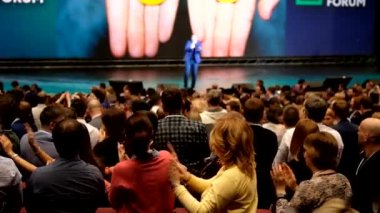 İzleyici olarak konferans salonu