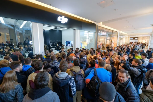 Crowd of people at the opening of DJI Store — Stock Photo, Image