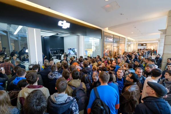 Crowd of people at the opening of DJI Store — Stock Photo, Image