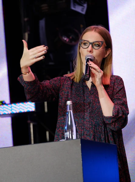 Ksenia sobchak tritt auf business conference auf — Stockfoto