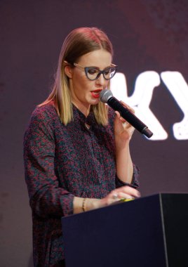 Ksenia Sobchak iş toplantısında gerçekleştirir