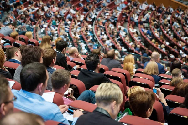 Pubblico in sala conferenze — Foto Stock