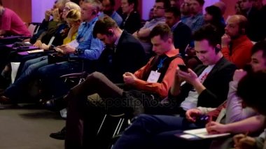 İzleyici olarak konferans salonu
