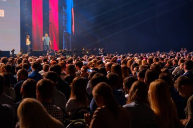 İzleyici olarak konferans salonu