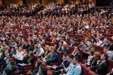 İzleyici olarak konferans salonu