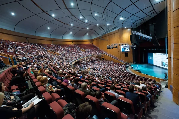 İzleyici olarak konferans salonu