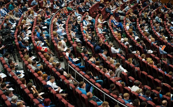 Publiczność w sali konferencyjnej — Zdjęcie stockowe