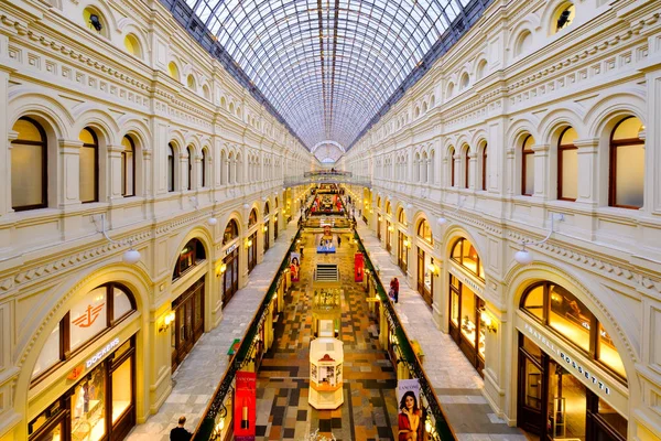 Belső gumi mall a Vörös téren alkonyatkor időben — Stock Fotó