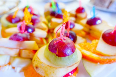 Kanepe üzerinde bir tablo makro