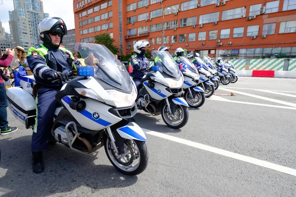 Motorcade of police motorcyclists is accompanied by a bicycle parade — Stock Photo, Image