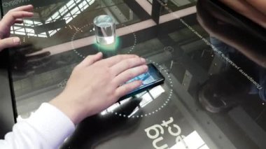 Yeni bir galaksi S8 akıllı telefon Samsung marka tanıtımı depolamak