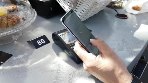 Reálném čase Samsung Pay test s Samsung s8 — Stock video