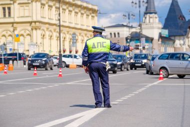 Trafik Polis sokakta çalışan gün saat