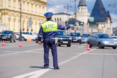 Trafik Polis sokakta çalışan gün saat